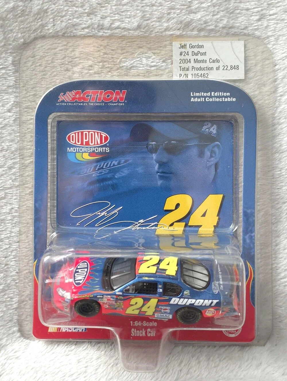 Jeff Gordon #24 DuPont 2004 Monte Carlo Action On Card 1:64 Diecast